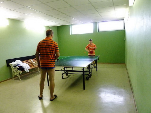 Fr sportliche gibt es auch einen Tischtennisraum.
